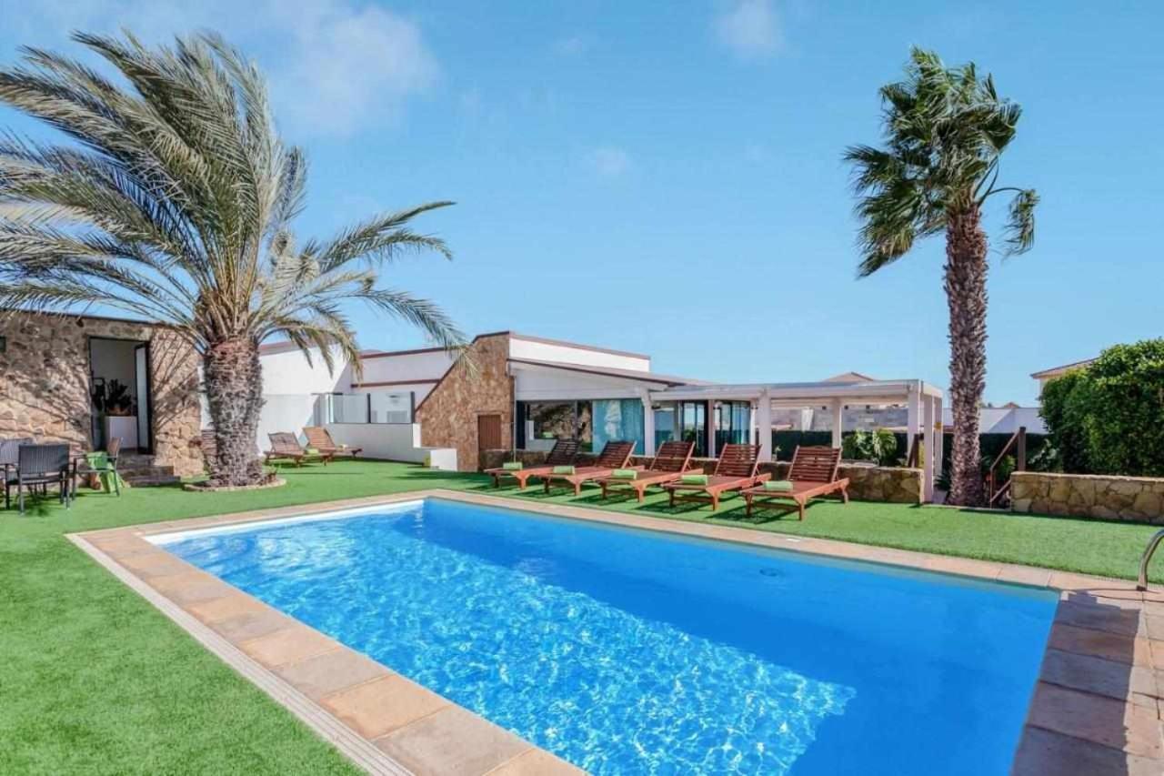 Villa Cobas Con Piscina Y Privada Triquivijate Exteriér fotografie