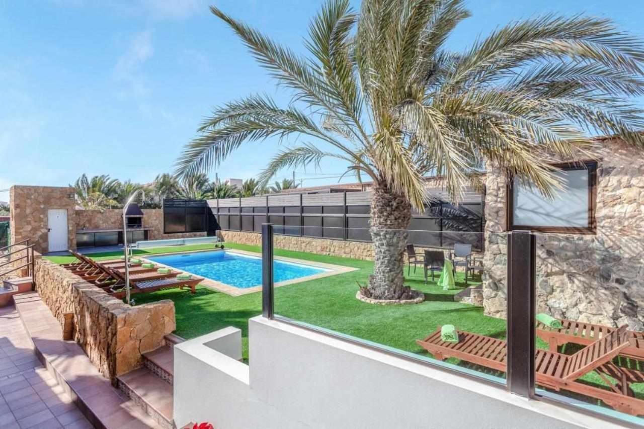 Villa Cobas Con Piscina Y Privada Triquivijate Exteriér fotografie