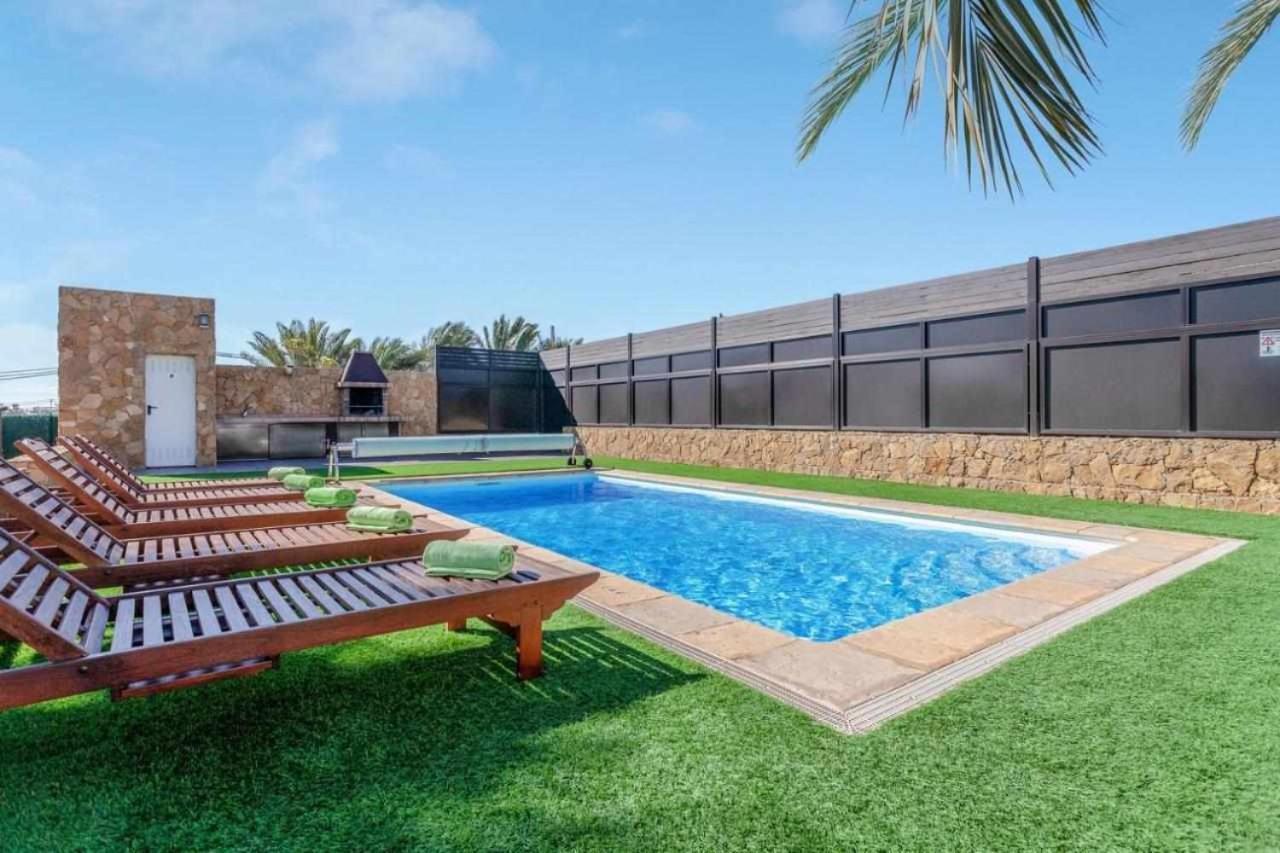 Villa Cobas Con Piscina Y Privada Triquivijate Exteriér fotografie