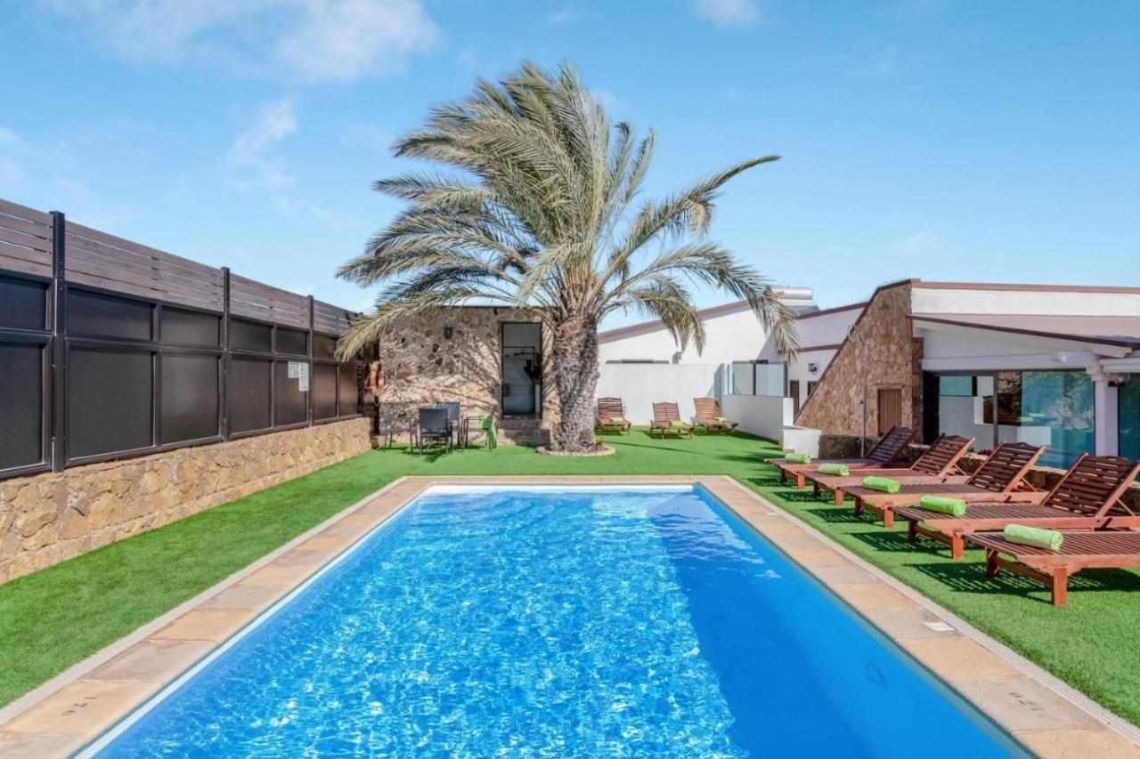 Villa Cobas Con Piscina Y Privada Triquivijate Exteriér fotografie